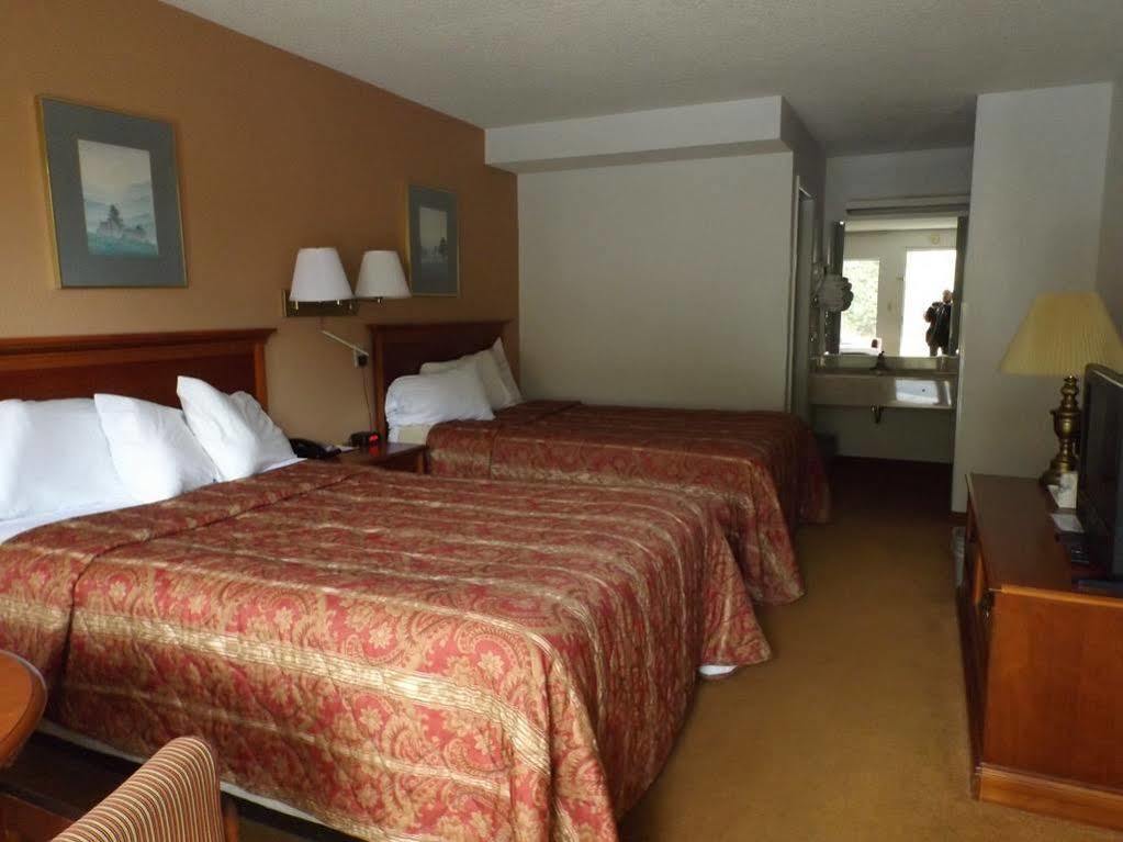 Scottish Inns Sturbridge Exterior foto