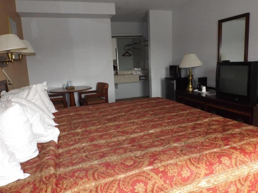 Scottish Inns Sturbridge Exterior foto