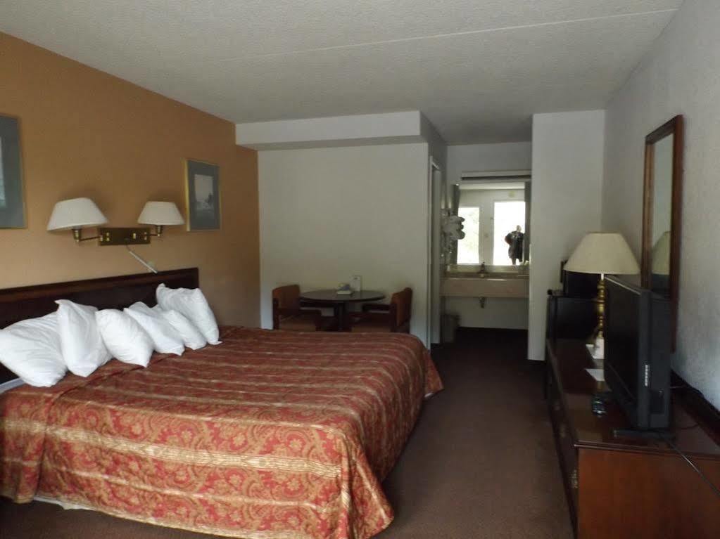 Scottish Inns Sturbridge Exterior foto
