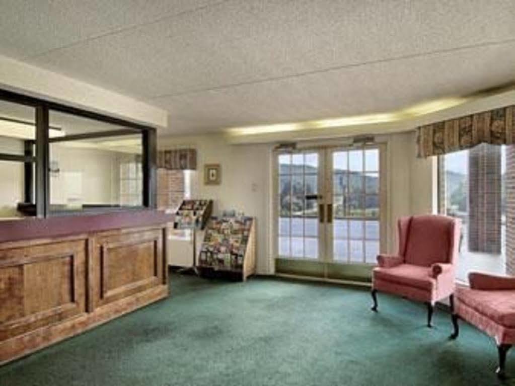 Scottish Inns Sturbridge Exterior foto