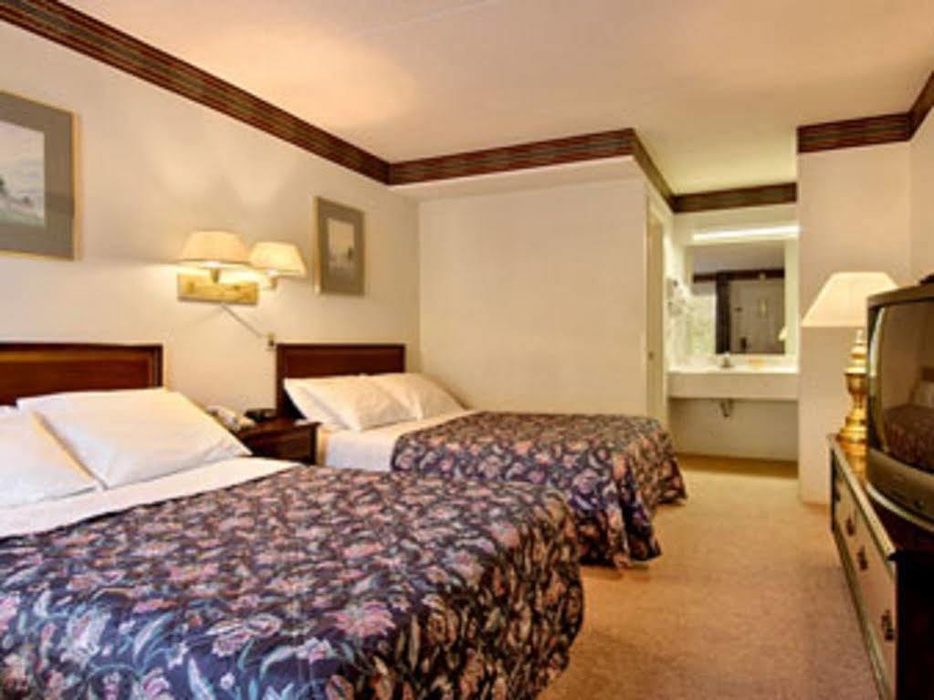 Scottish Inns Sturbridge Exterior foto